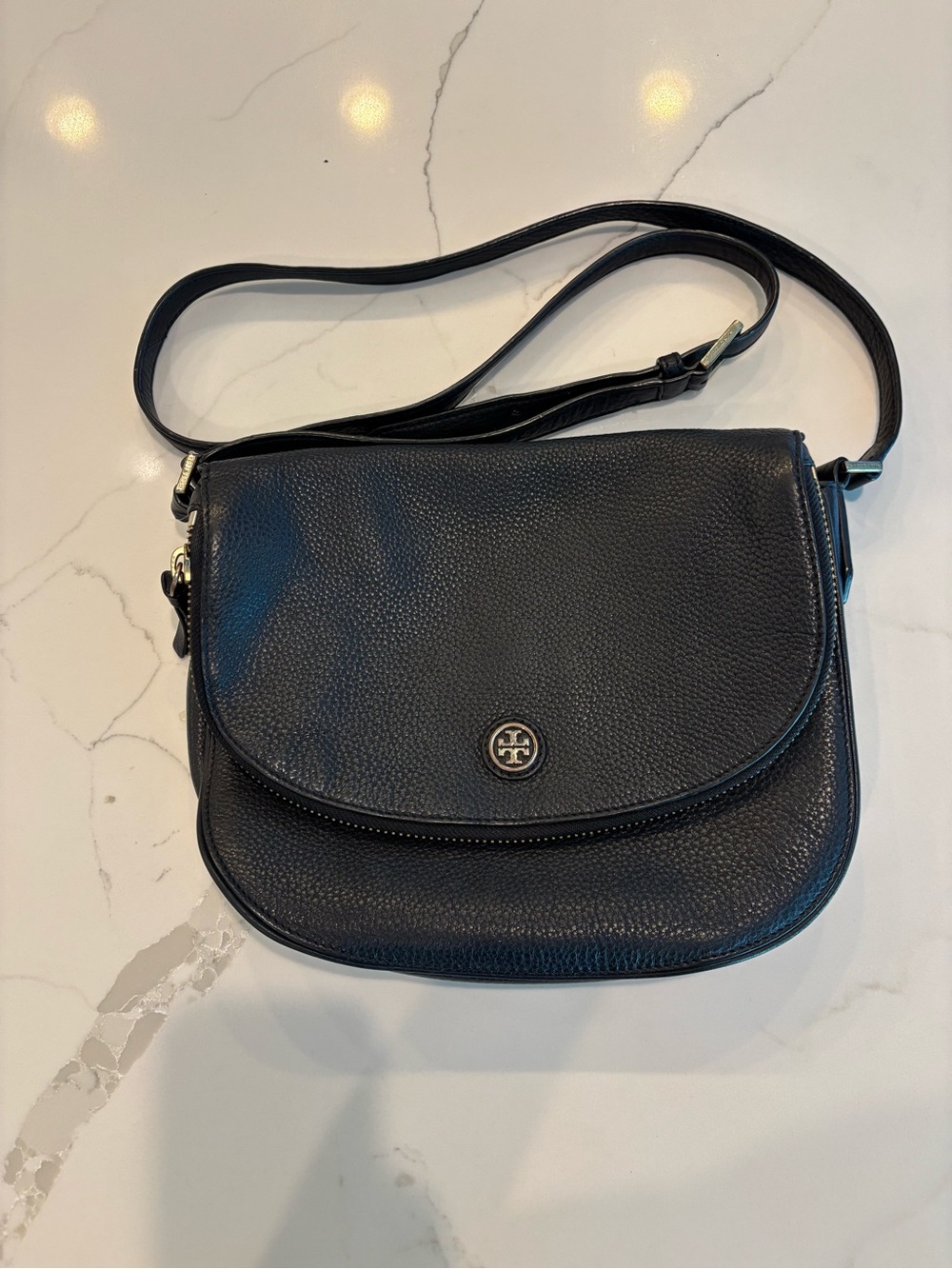 Tory Burch Robinson Pebbled Messenger Bag - Black
